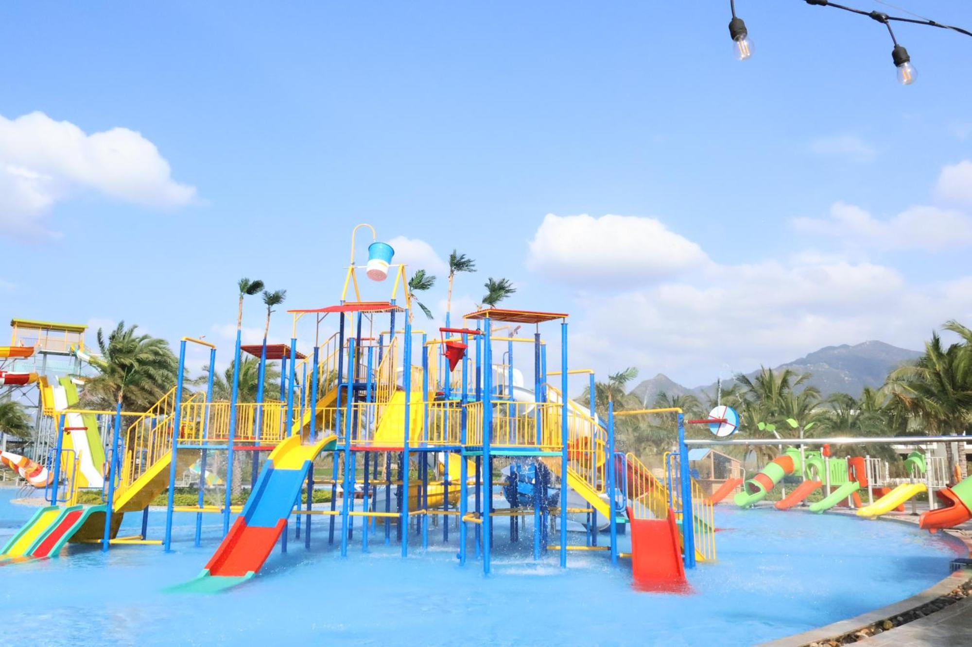 Aquamarine Beachfront Resort & Spa Кам Ран Екстериор снимка
