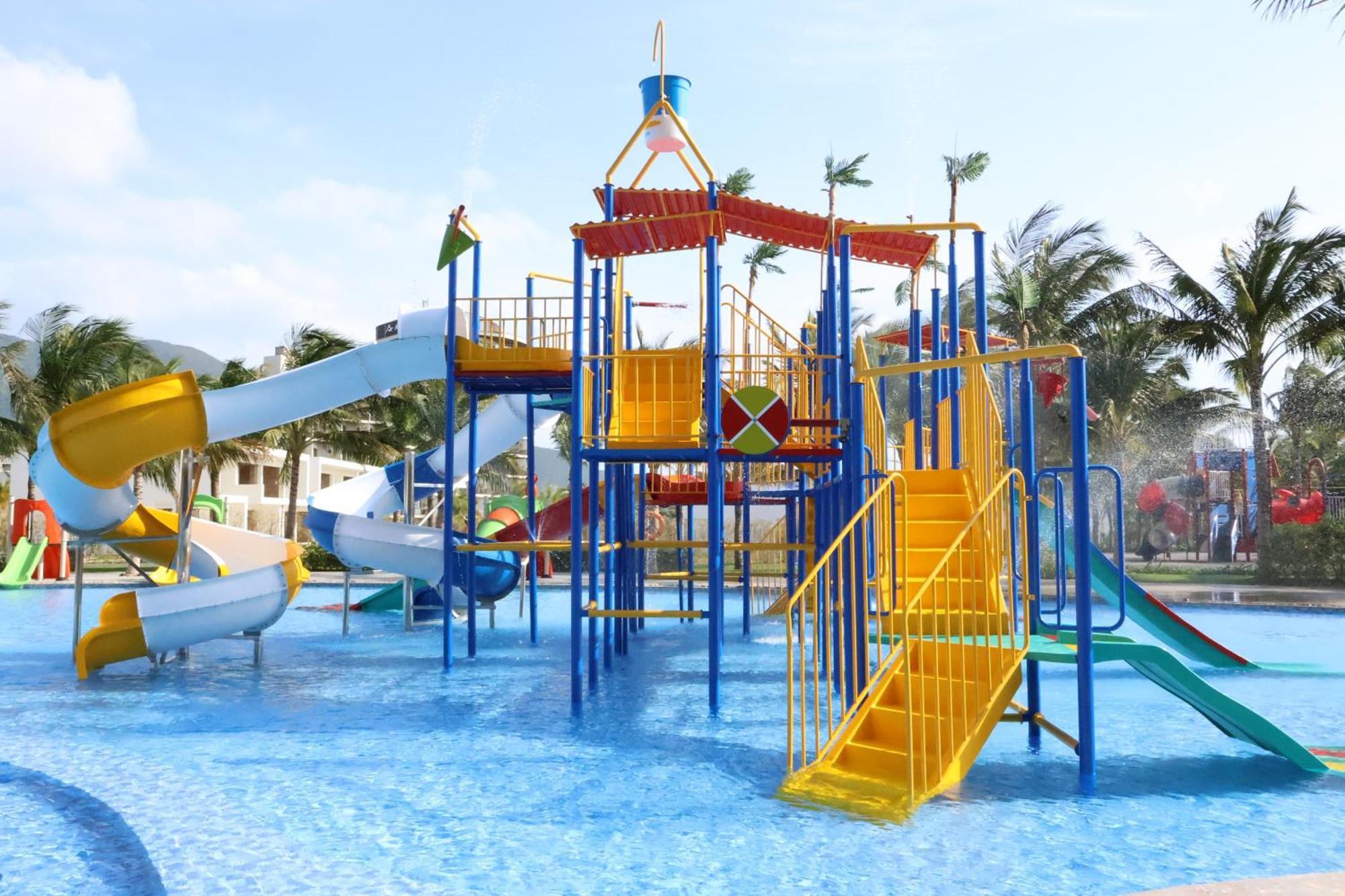 Aquamarine Beachfront Resort & Spa Кам Ран Екстериор снимка