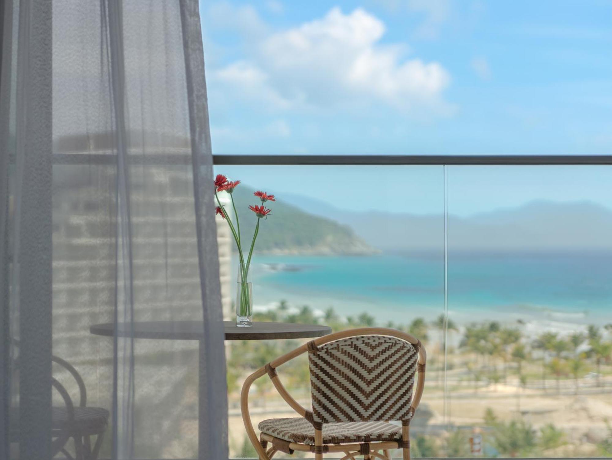 Aquamarine Beachfront Resort & Spa Кам Ран Екстериор снимка