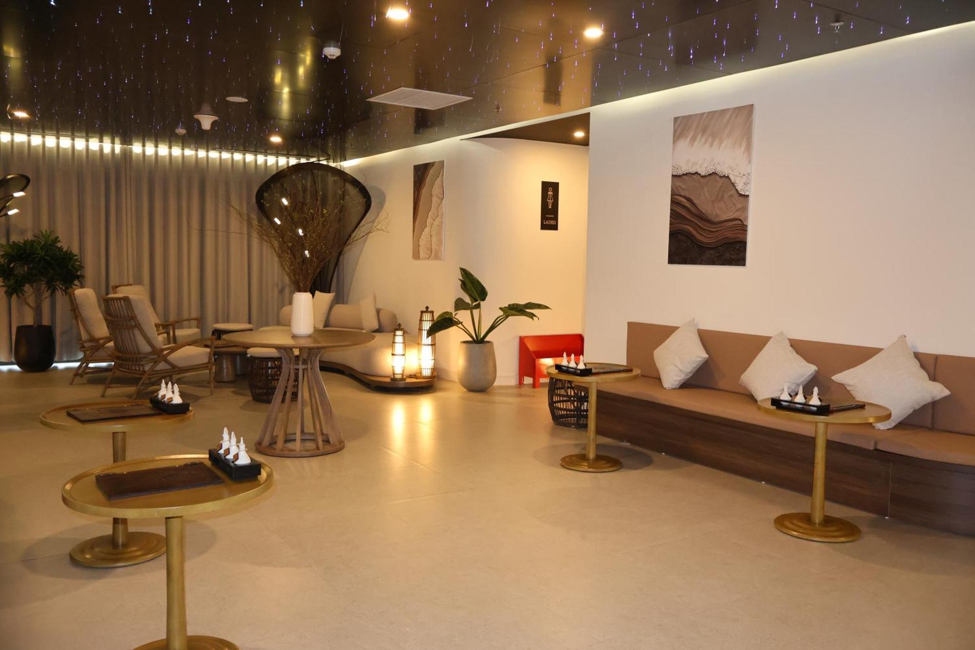 Aquamarine Beachfront Resort & Spa Кам Ран Екстериор снимка